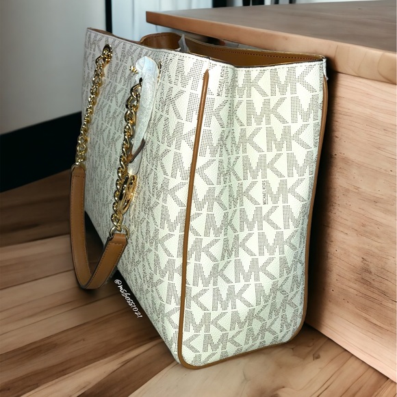 Michael Kors Susannah Large Saffiano Leather Tote + Wallet in Vanilla NWT - Picture 4 of 8